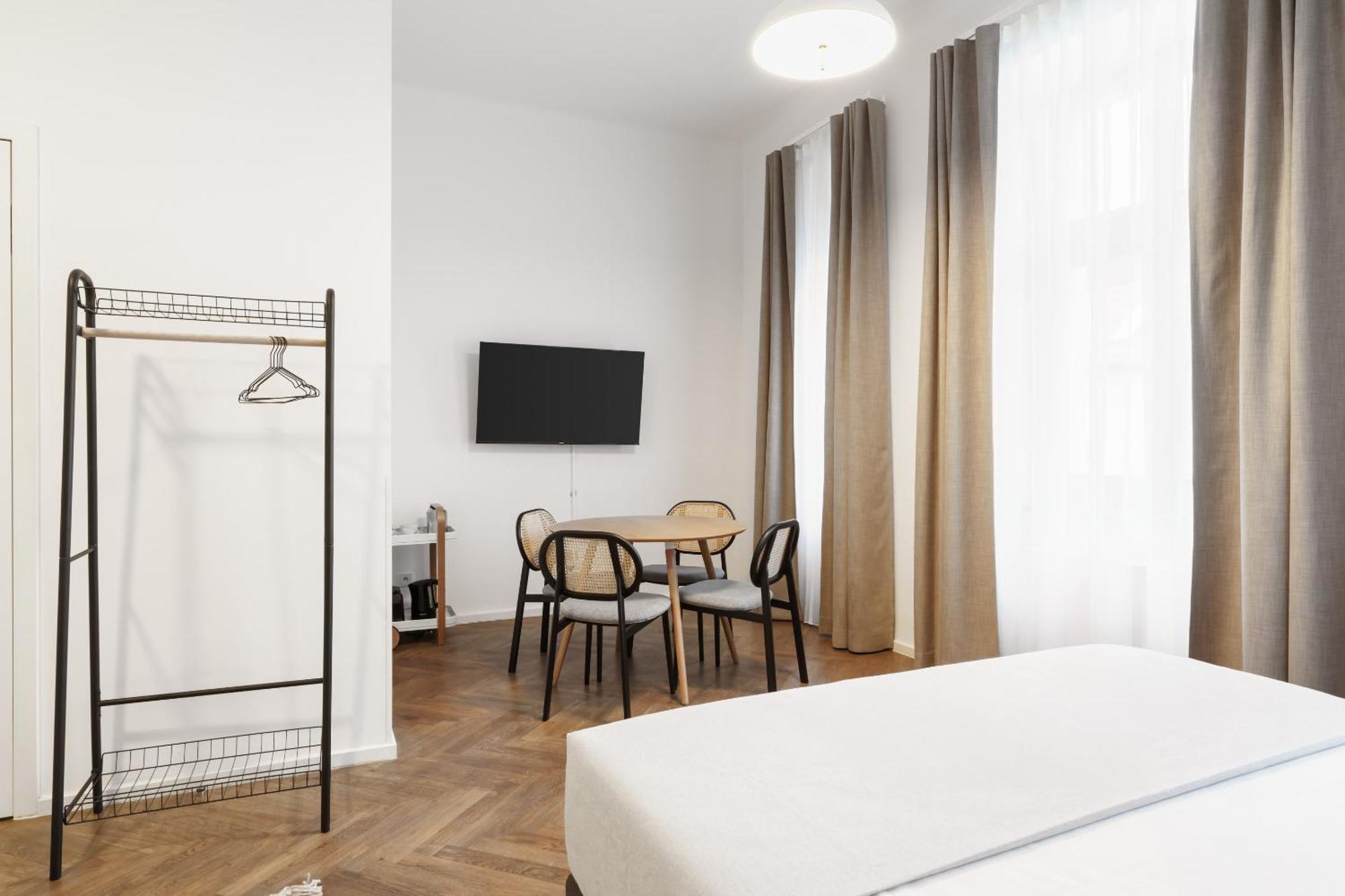 Limehome Prague Halkova Szoba fotó