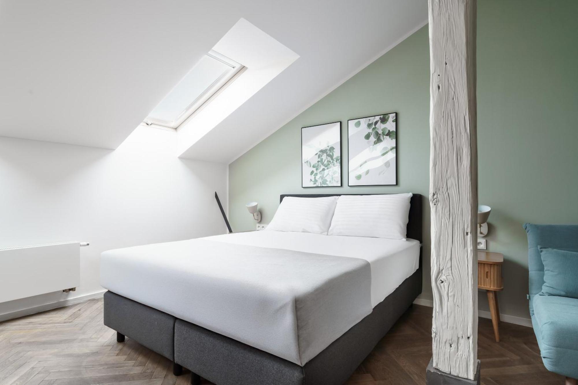 Limehome Prague Halkova Szoba fotó